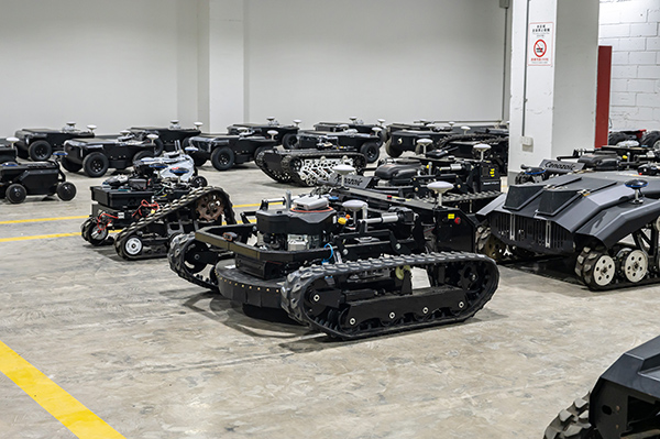 Track-type Smart Lawn Mower